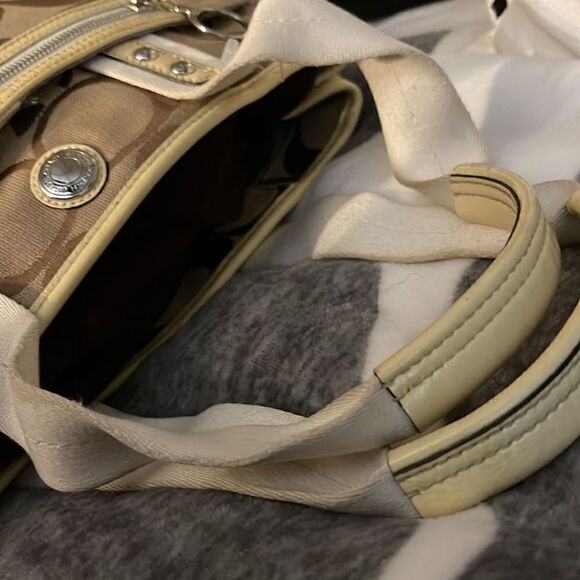 Coach Daisy Signature canvas tote  Purse - Picture 5 of 10